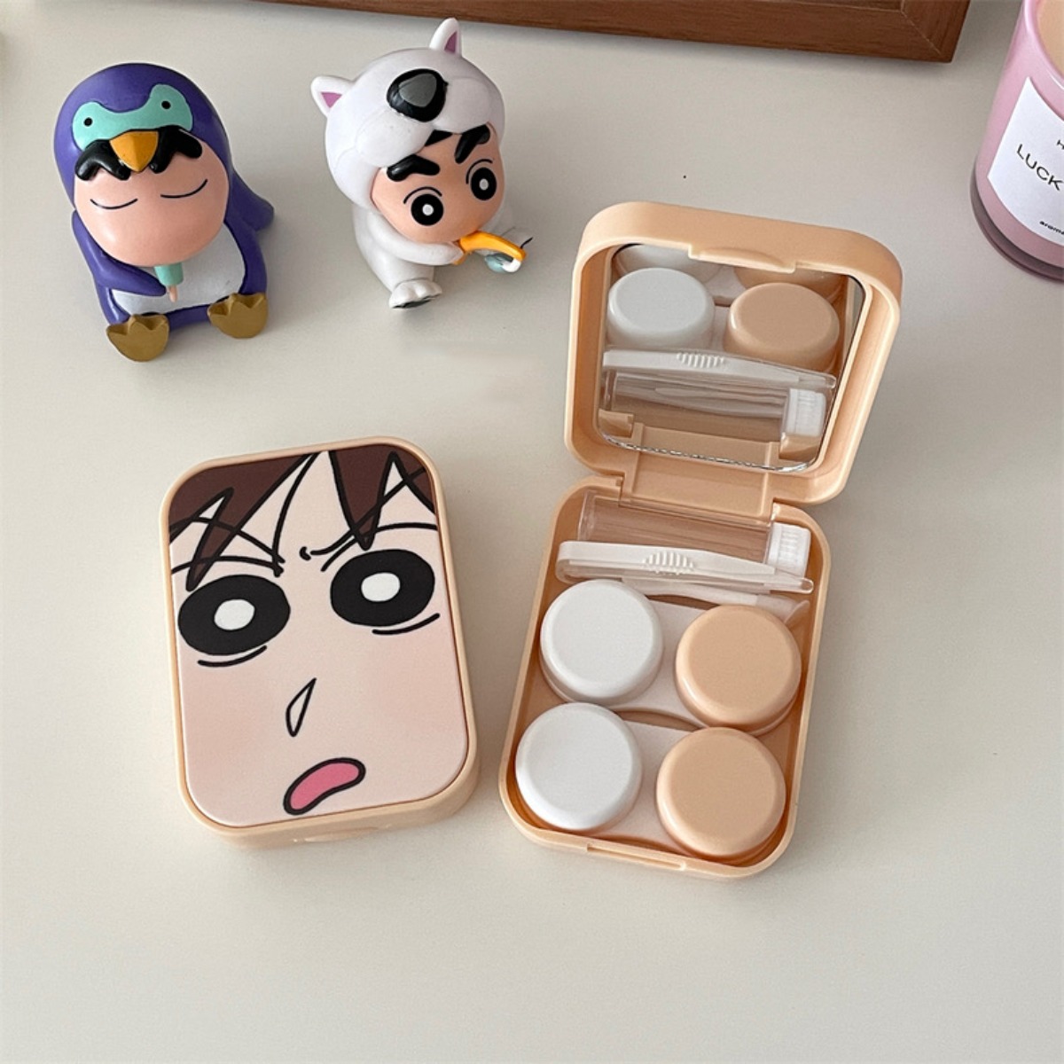 علب عدسات لاصقة جديدة بتصميم ش - مراجعة Manga Storage Box وسعره